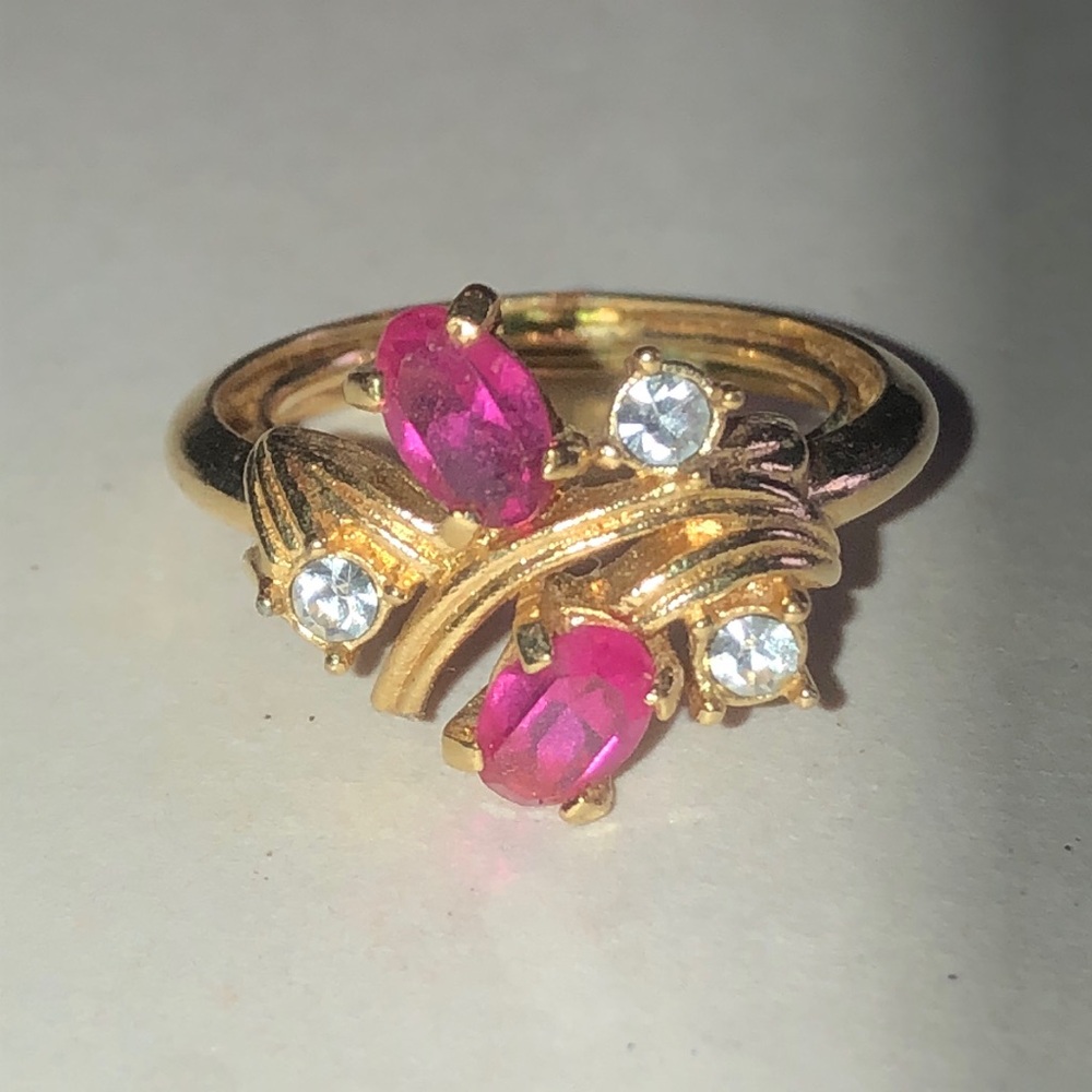 Avon Gold Tone Pink Crystal Cluster Ring